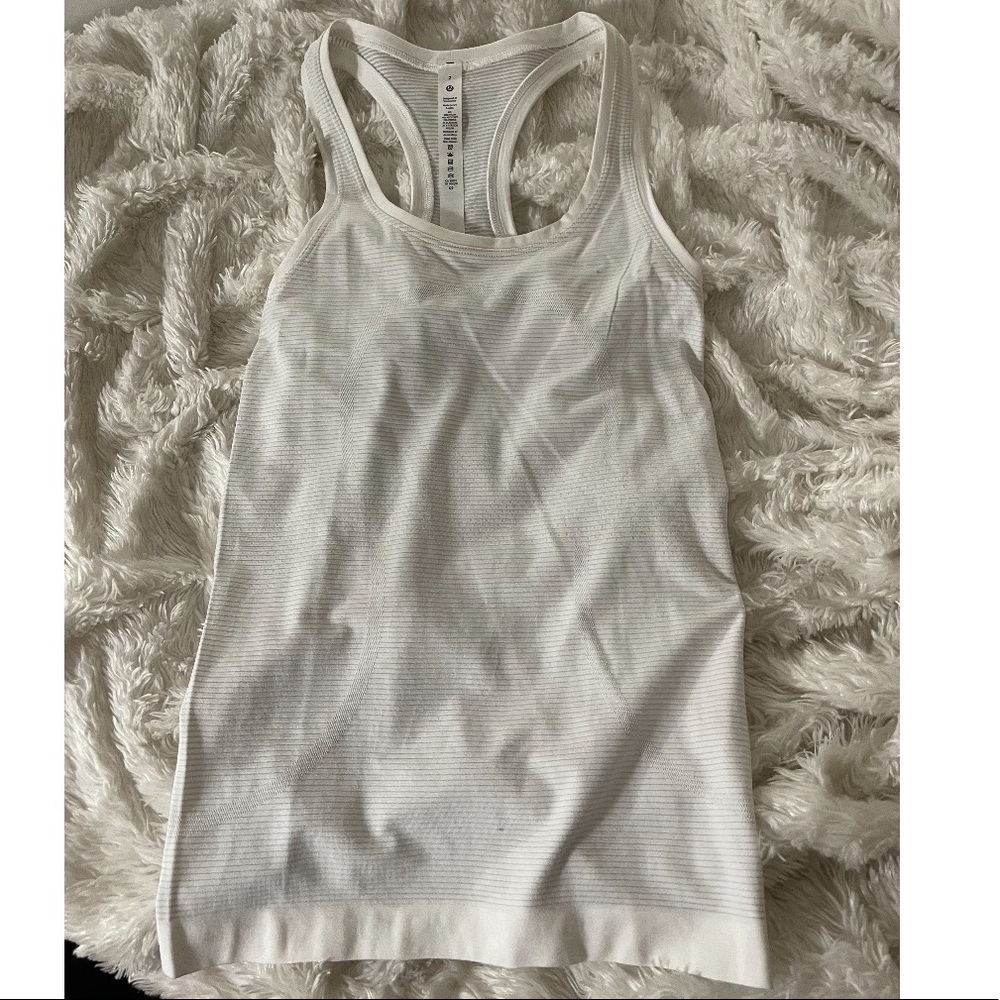 Lululemon Swiftly Tech Racerback Tank Top in white size 2 never worn